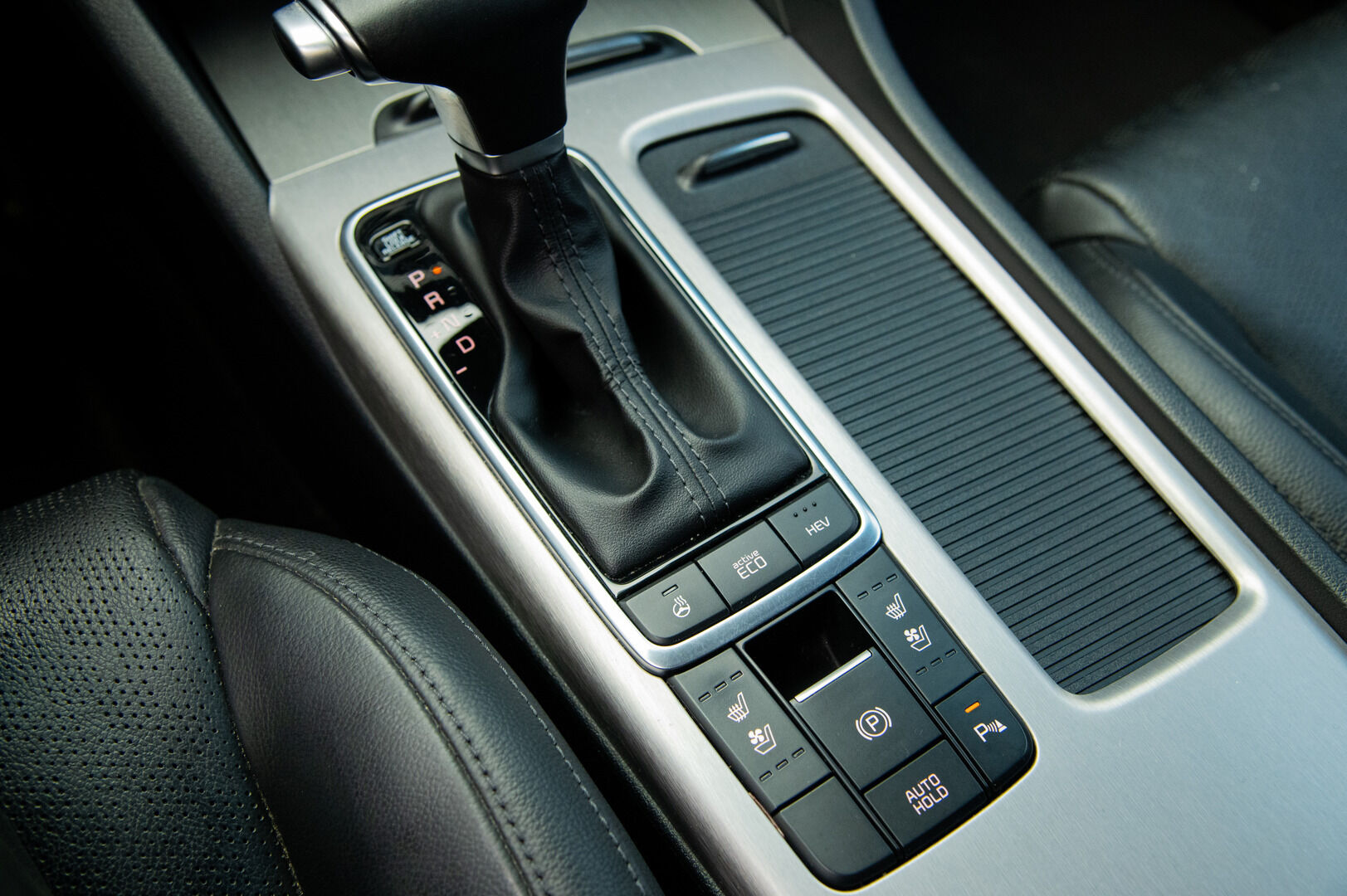 Kia Optima 2018 2,0 GDI PHEV Business Premium A/T *Ilmastoidut Nahat / Harman/Kardon / Adapt. Vakkari / P-kamera / Ratinlämmitin* - Muistipenkki / Navi / Keyless / Hyvä huoltohistoria / Kahdet renkaat aluvanteilla - HULLUT JOULUT KORKOTARJOUS 2,49% 