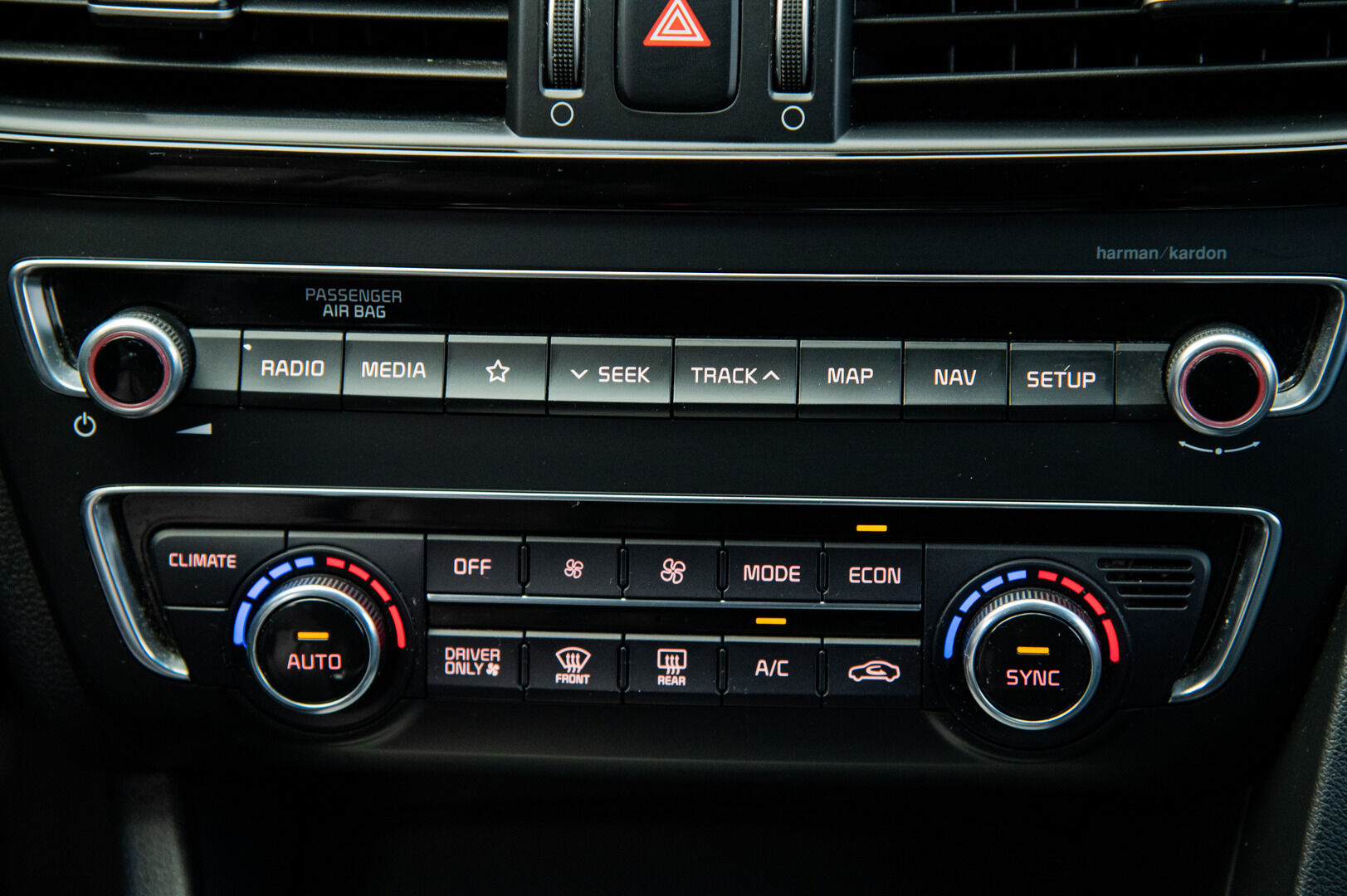 Kia Optima 2018 2,0 GDI PHEV Business Premium A/T *Ilmastoidut Nahat / Harman/Kardon / Adapt. Vakkari / P-kamera / Ratinlämmitin* - Muistipenkki / Navi / Keyless / Hyvä huoltohistoria / Kahdet renkaat aluvanteilla - HULLUT JOULUT KORKOTARJOUS 2,49% 