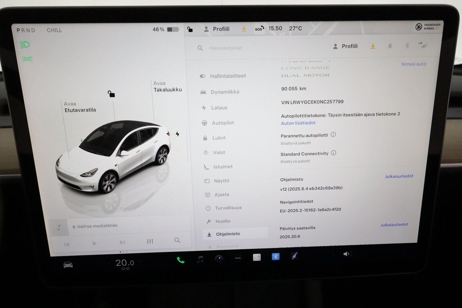 Tesla Model Y 2022 Long Range **Lämpöpumppu / Lasikatto / Matrix-LED / Adapt.Vakkari / P.Kamera / Muistipenkki / Navi / Keyless** - 3,99 % KORKOTARJOUS TÄHÄN AUTOON - 1-om Suomi-auto / Akku kuntotarkastettu / 2x Latauskaapelit / Kahdet Renkaat