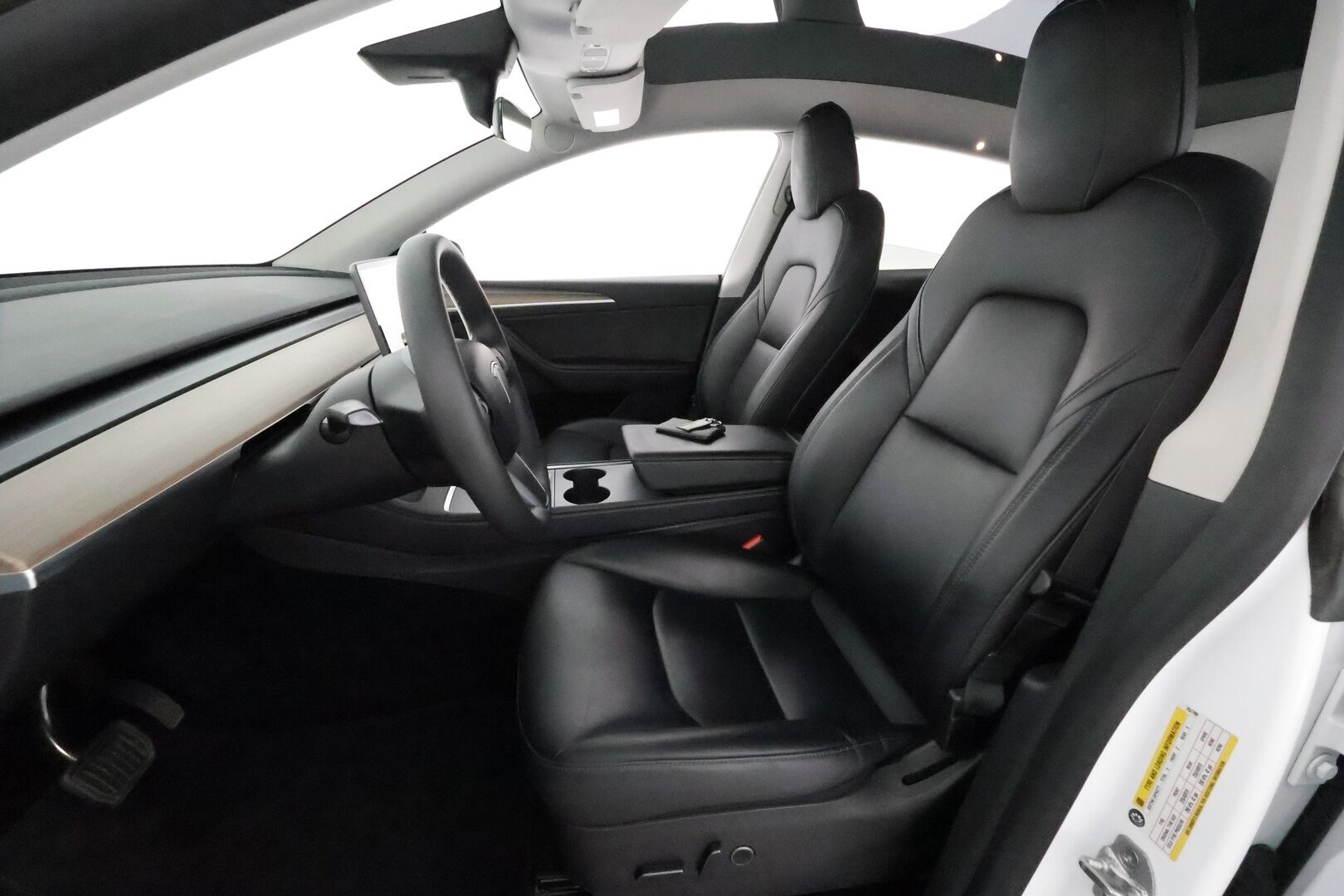 Tesla Model Y 2022 Long Range **Lämpöpumppu / Lasikatto / Matrix-LED / Adapt.Vakkari / P.Kamera / Muistipenkki / Navi / Keyless** - 3,99 % KORKOTARJOUS TÄHÄN AUTOON - 1-om Suomi-auto / Akku kuntotarkastettu / 2x Latauskaapelit / Kahdet Renkaat