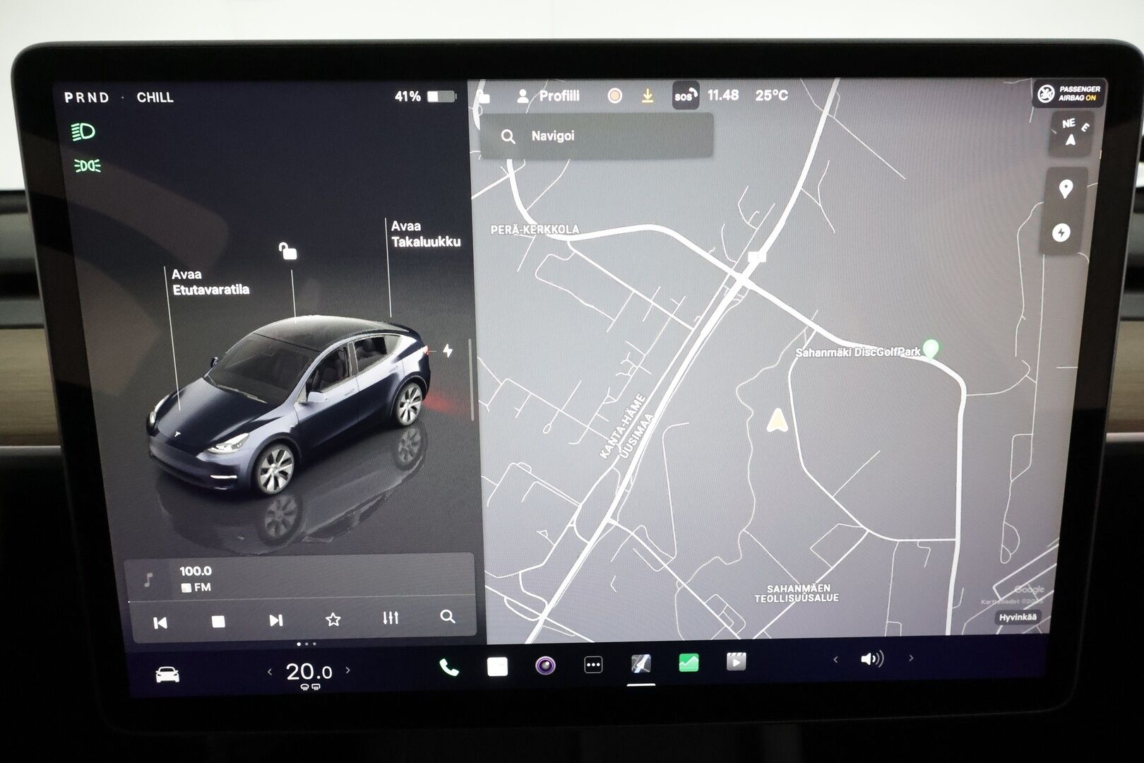Tesla Model Y 2022 Long Range **Lämpöpumppu / Lasikatto / Matrix-LED / Adapt.Vakkari / P.Kamera / Muistipenkki / Navi / Keyless** - 3,99 % KORKOTARJOUS TÄHÄN AUTOON - 1-om Suomi-auto / 2x Latauskaapelit / Kahdet Renkaat