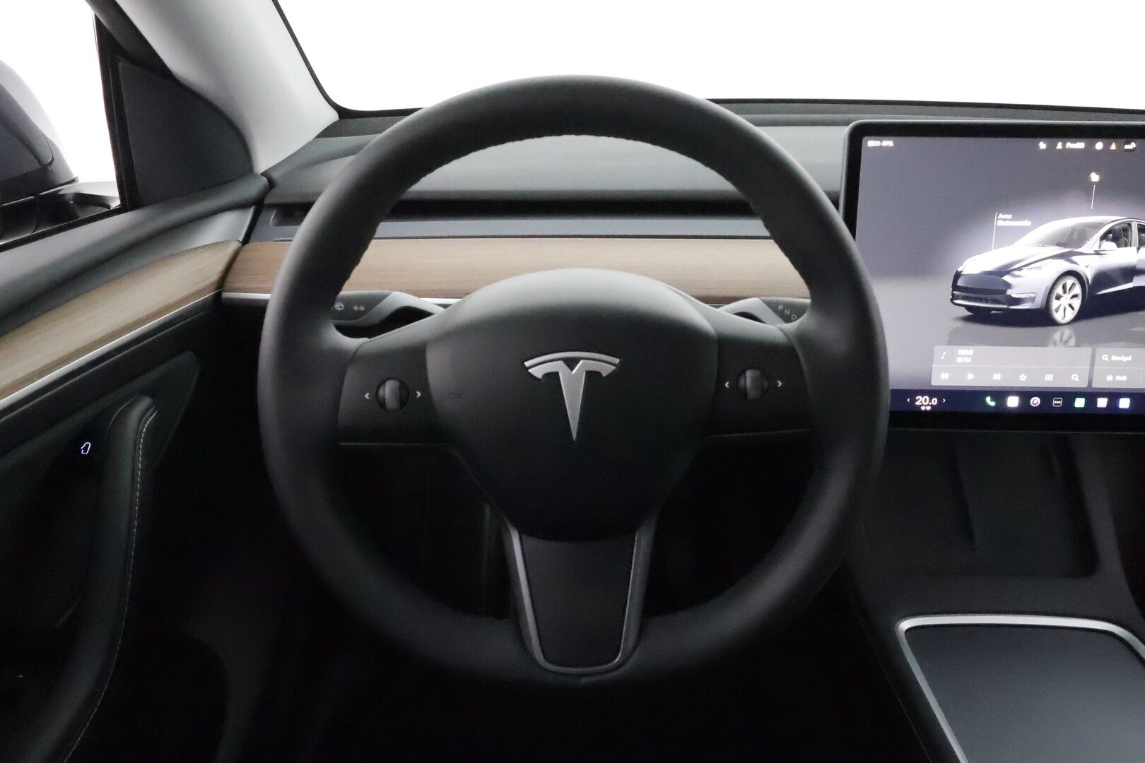 Tesla Model Y 2022 Long Range **Lämpöpumppu / Lasikatto / Matrix-LED / Adapt.Vakkari / P.Kamera / Muistipenkki / Navi / Keyless** - 3,99 % KORKOTARJOUS TÄHÄN AUTOON - 1-om Suomi-auto / 2x Latauskaapelit / Kahdet Renkaat