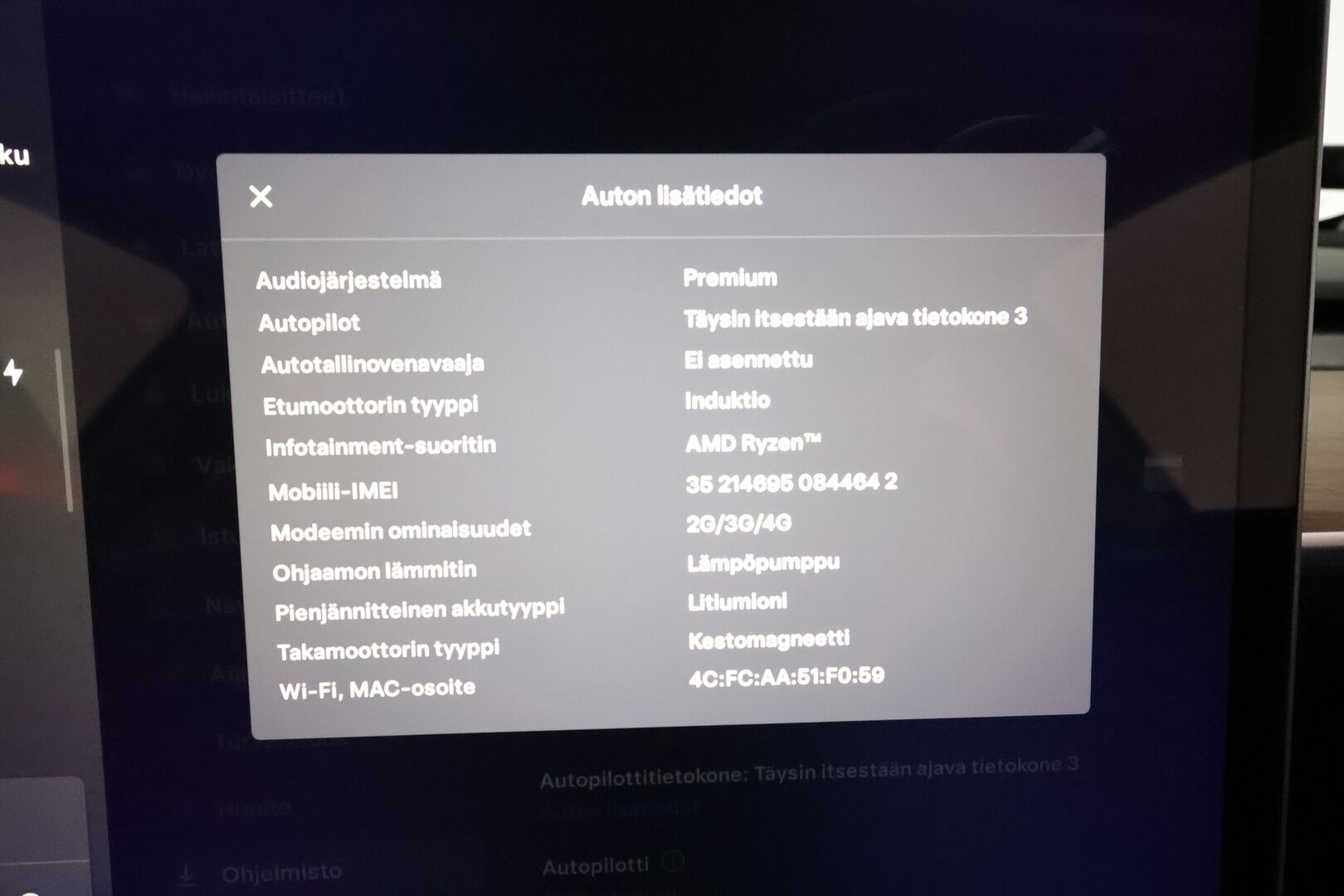 Tesla Model Y 2022 Long Range **Lämpöpumppu / Lasikatto / Matrix-LED / Adapt.Vakkari / P.Kamera / Muistipenkki / Navi / Keyless** - 3,99 % KORKOTARJOUS TÄHÄN AUTOON - 1-om Suomi-auto / 2x Latauskaapelit / Kahdet Renkaat