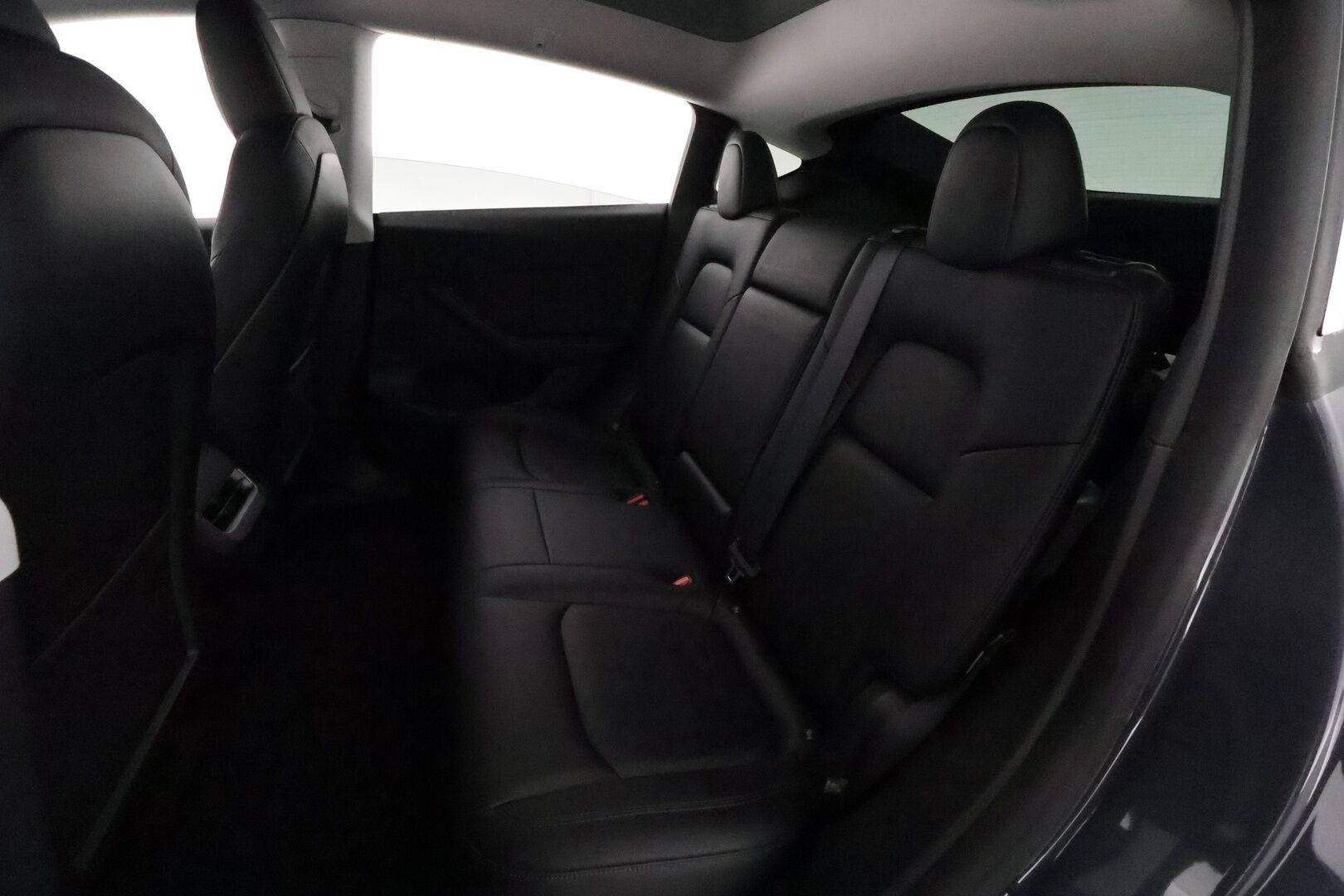 Tesla Model Y 2022 Long Range **Lämpöpumppu / Lasikatto / Matrix-LED / Adapt.Vakkari / P.Kamera / Muistipenkki / Navi / Keyless** - 3,99 % KORKOTARJOUS TÄHÄN AUTOON - 1-om Suomi-auto / 2x Latauskaapelit / Kahdet Renkaat