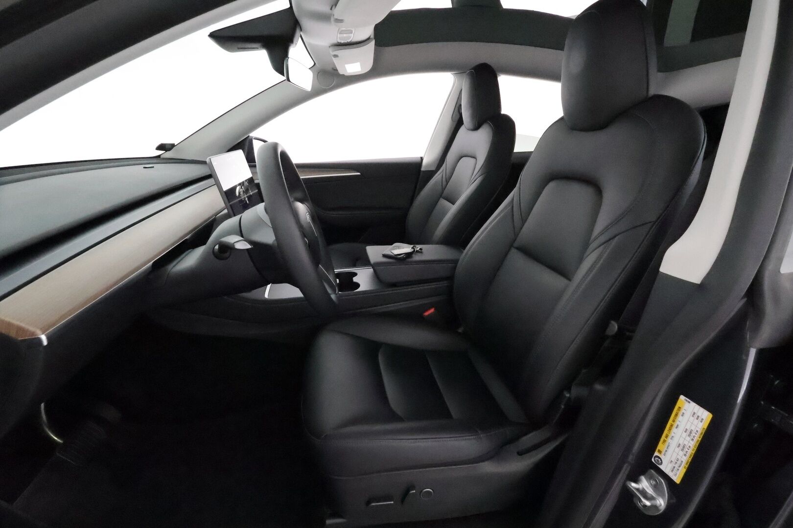 Tesla Model Y 2022 Long Range **Lämpöpumppu / Lasikatto / Matrix-LED / Adapt.Vakkari / P.Kamera / Muistipenkki / Navi / Keyless** - 3,99 % KORKOTARJOUS TÄHÄN AUTOON - 1-om Suomi-auto / 2x Latauskaapelit / Kahdet Renkaat