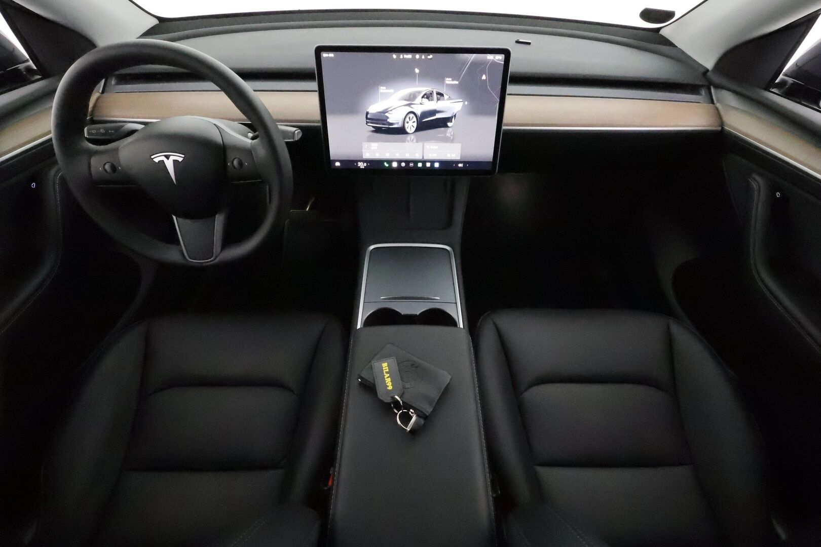 Tesla Model Y 2022 Long Range **Lämpöpumppu / Lasikatto / Matrix-LED / Adapt.Vakkari / P.Kamera / Muistipenkki / Navi / Keyless** - 3,99 % KORKOTARJOUS TÄHÄN AUTOON - 1-om Suomi-auto / 2x Latauskaapelit / Kahdet Renkaat