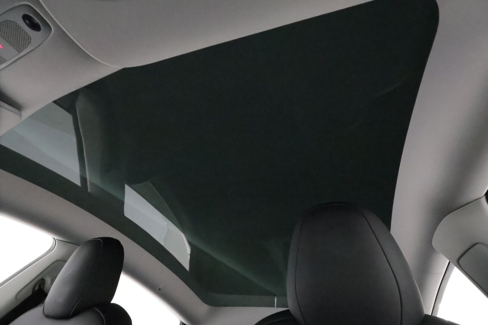 Tesla Model Y 2022 Long Range **Lämpöpumppu / Lasikatto / Matrix-LED / Adapt.Vakkari / P.Kamera / Muistipenkki / Navi / Keyless** - 3,99 % KORKOTARJOUS TÄHÄN AUTOON - 1-om Suomi-auto / 2x Latauskaapelit / Kahdet Renkaat