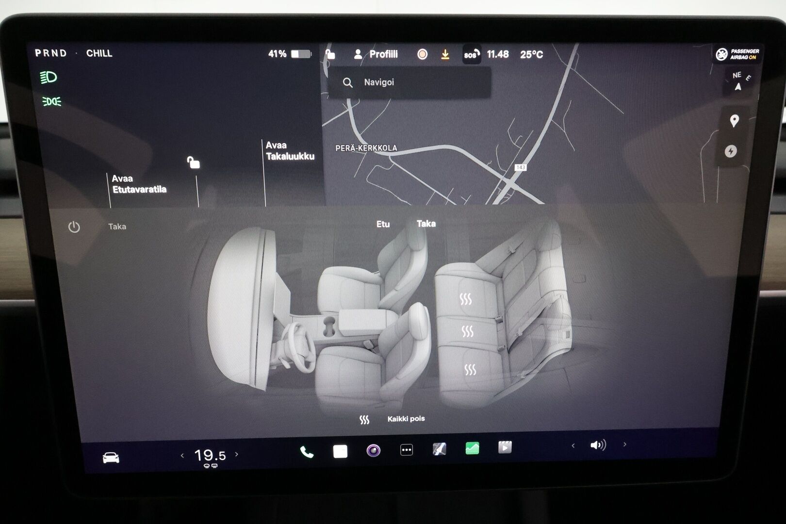 Tesla Model Y 2022 Long Range **Lämpöpumppu / Lasikatto / Matrix-LED / Adapt.Vakkari / P.Kamera / Muistipenkki / Navi / Keyless** - 3,99 % KORKOTARJOUS TÄHÄN AUTOON - 1-om Suomi-auto / 2x Latauskaapelit / Kahdet Renkaat