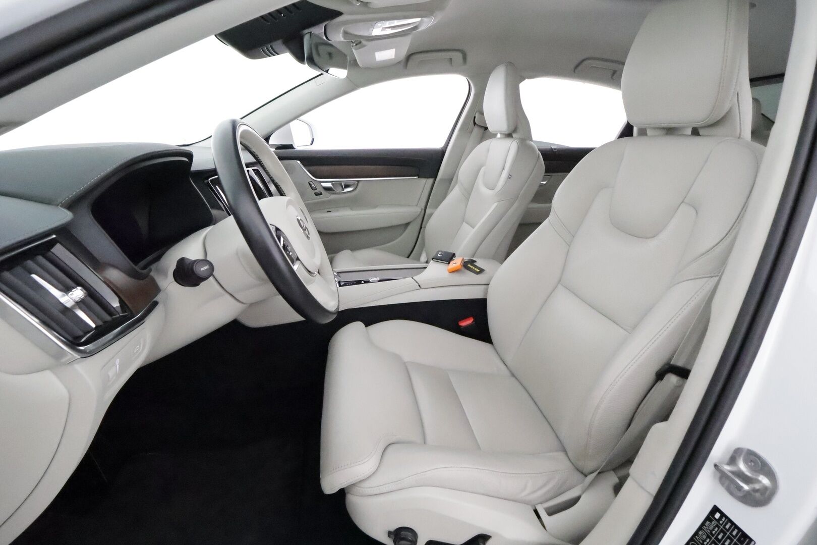 Volvo S90 2022 B5 AWD D-MHEV Business Inscription aut **Webasto / Koukku / Adapt.Vakkari / LED / P.kamera / Sporttinahat Muistilla** - 3,99 % KORKOTARJOUS TÄHÄN AUTOON - 1-om Suomi-auto / Kahdet Renkaat / Merkkihuollettu!