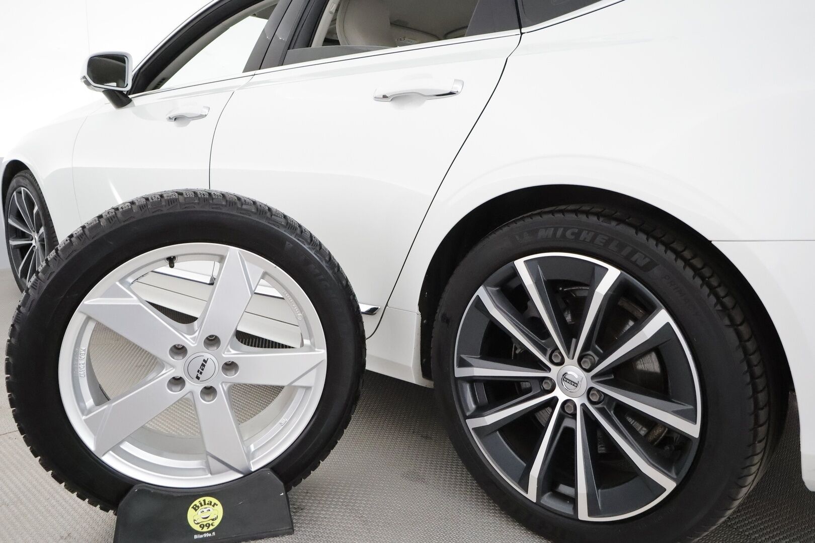 Volvo S90 2022 B5 AWD D-MHEV Business Inscription aut **Webasto / Koukku / Adapt.Vakkari / LED / P.kamera / Sporttinahat Muistilla** - 3,99 % KORKOTARJOUS TÄHÄN AUTOON - 1-om Suomi-auto / Kahdet Renkaat / Merkkihuollettu!
