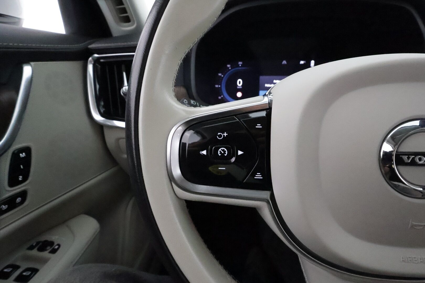 Volvo S90 2022 B5 AWD D-MHEV Business Inscription aut **Webasto / Koukku / Adapt.Vakkari / LED / P.kamera / Sporttinahat Muistilla** - 3,99 % KORKOTARJOUS TÄHÄN AUTOON - 1-om Suomi-auto / Kahdet Renkaat / Merkkihuollettu!