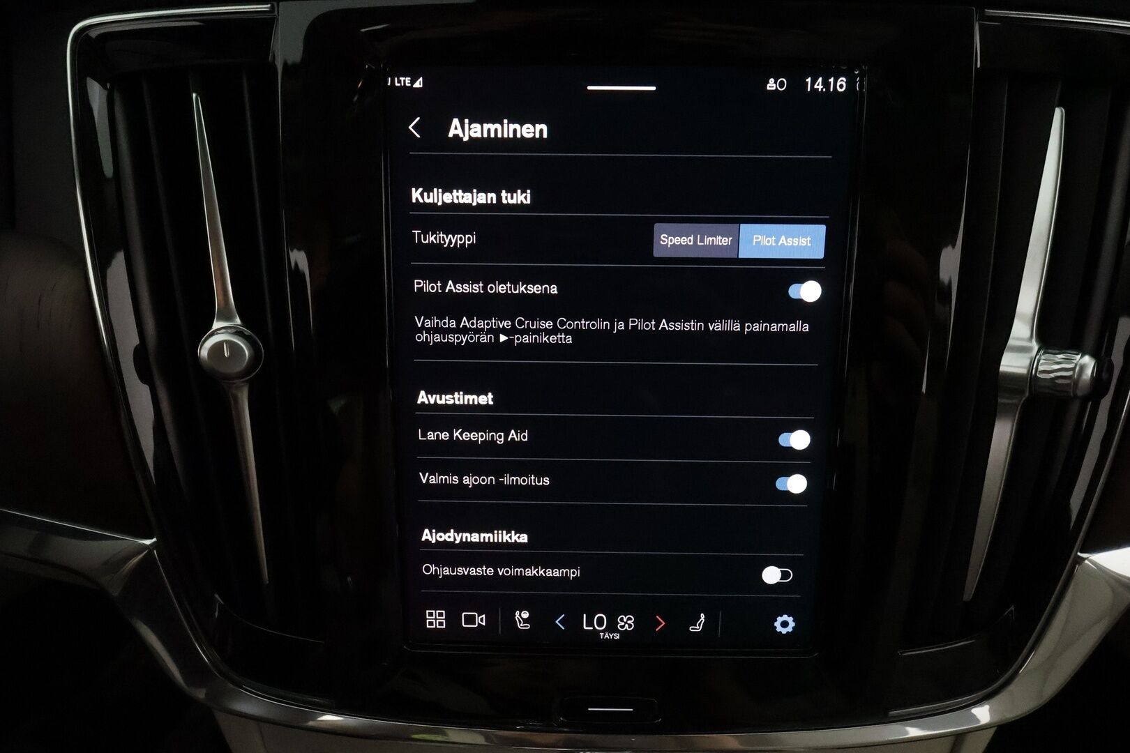 Volvo S90 2022 B5 AWD D-MHEV Business Inscription aut **Webasto / Koukku / Adapt.Vakkari / LED / P.kamera / Sporttinahat Muistilla** - 3,99 % KORKOTARJOUS TÄHÄN AUTOON - 1-om Suomi-auto / Kahdet Renkaat / Merkkihuollettu!