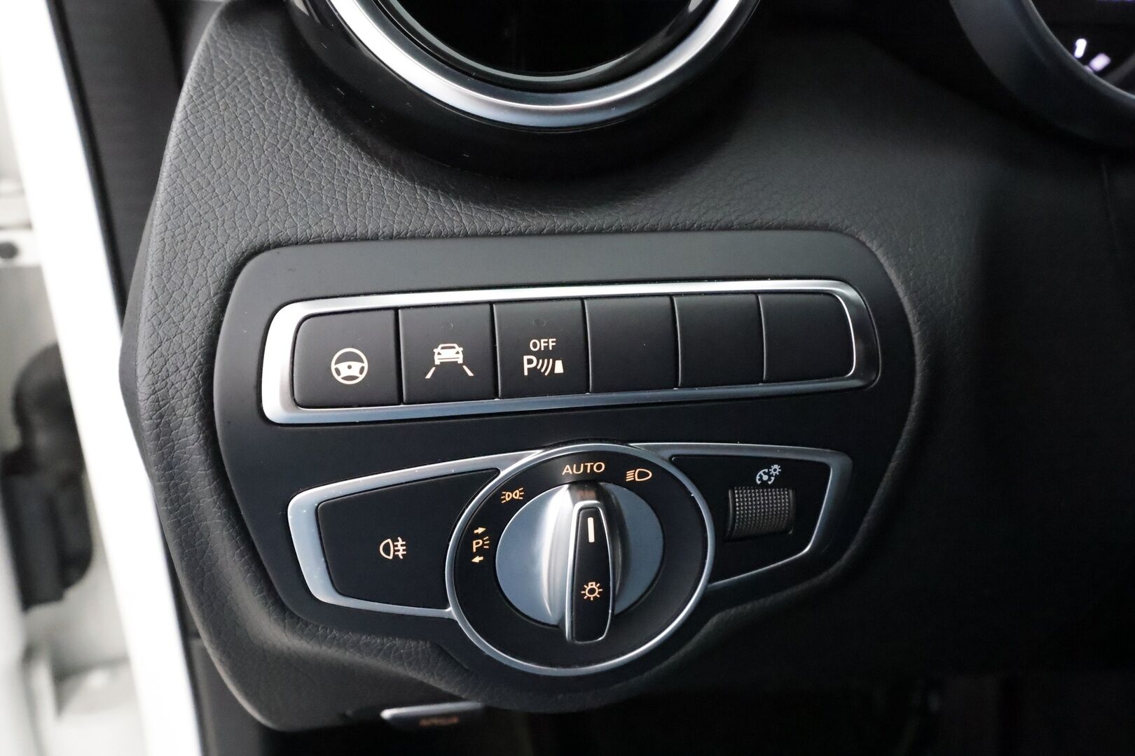 Mercedes-Benz C 2018 200 d T A * Distronic+ / Sporttipenkit / Navi / LED / Sähköluukku / Kaistavahti / Peruutustutkat! - Kahdet renkaat aluvanteilla / Juuri huollettu 