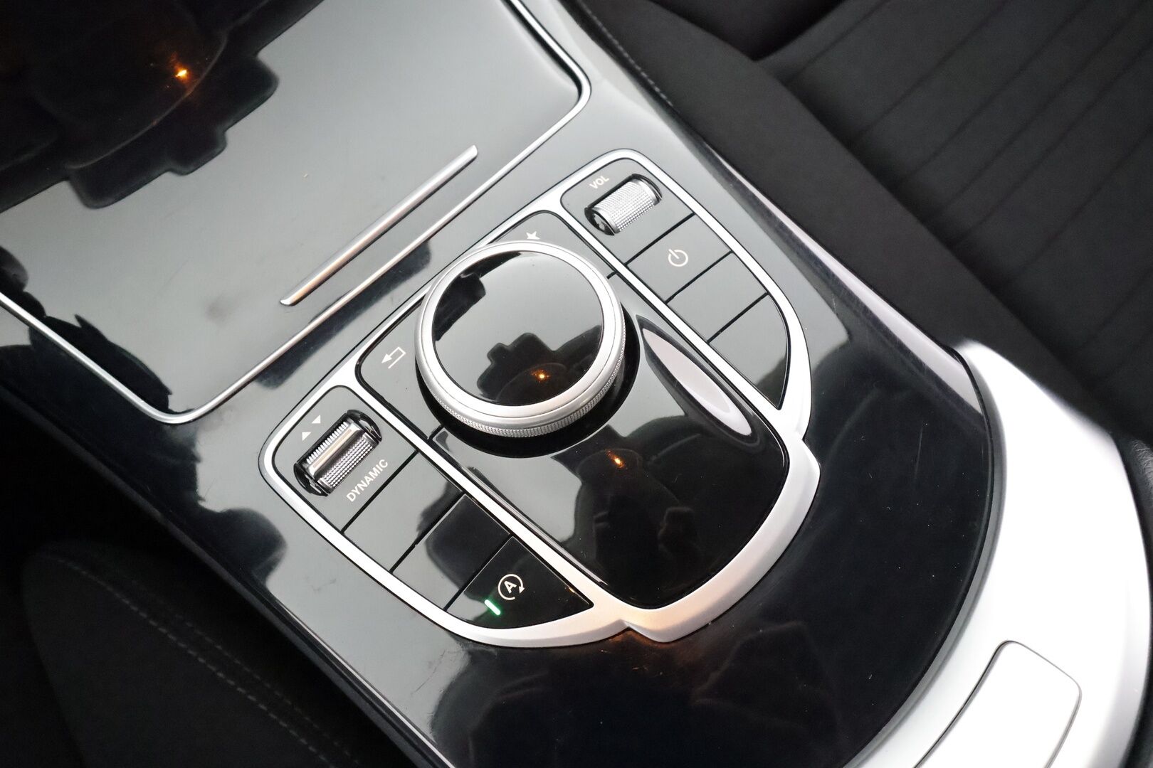 Mercedes-Benz C 2018 200 d T A * Distronic+ / Sporttipenkit / Navi / LED / Sähköluukku / Kaistavahti / Peruutustutkat! - Kahdet renkaat aluvanteilla / Juuri huollettu 