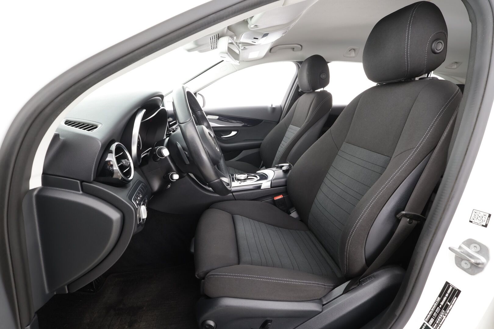Mercedes-Benz C 2018 200 d T A * Distronic+ / Sporttipenkit / Navi / LED / Sähköluukku / Kaistavahti / Peruutustutkat! - Kahdet renkaat aluvanteilla / Juuri huollettu 