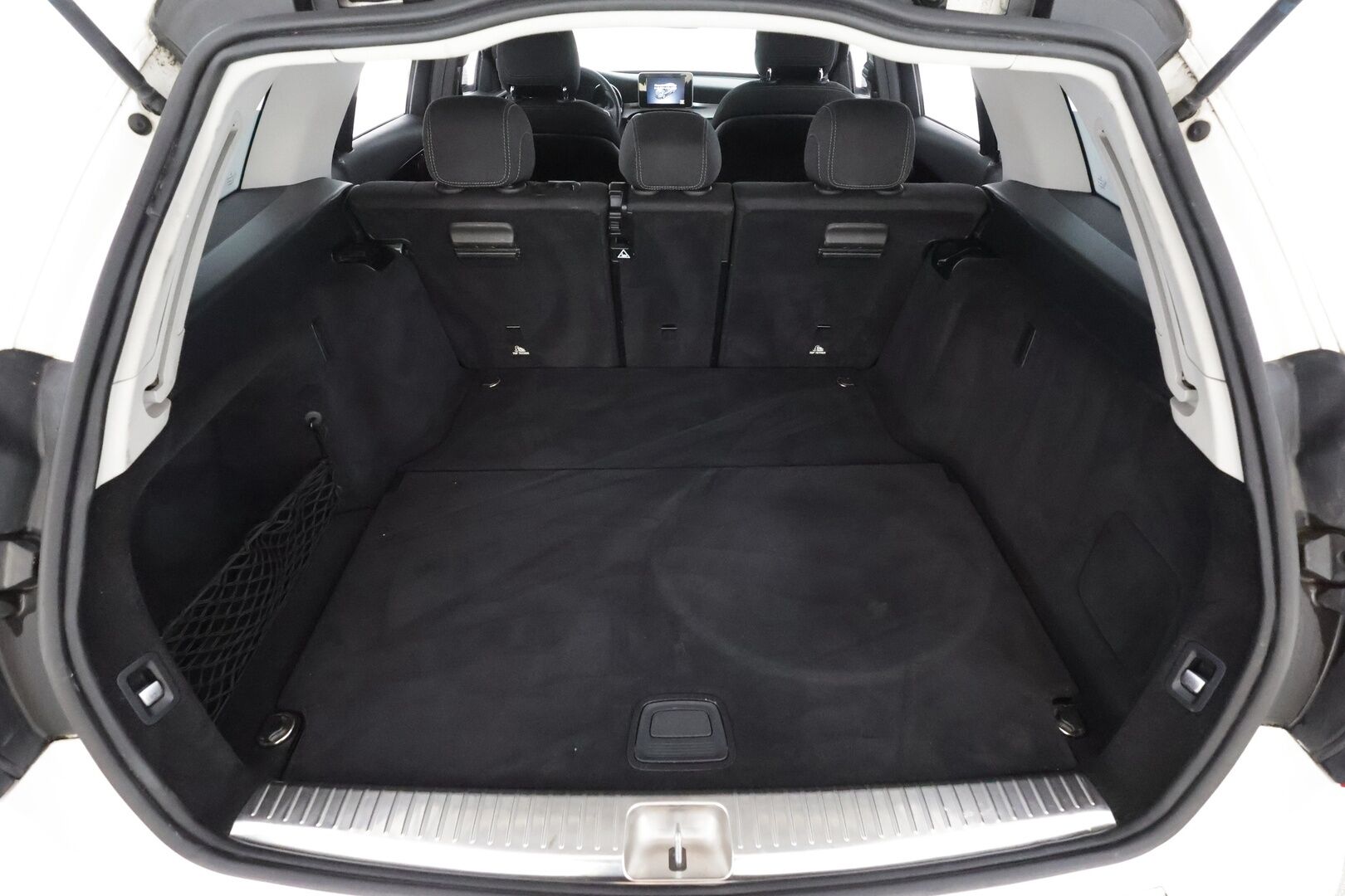 Mercedes-Benz C 2018 200 d T A * Distronic+ / Sporttipenkit / Navi / LED / Sähköluukku / Kaistavahti / Peruutustutkat! - Kahdet renkaat aluvanteilla / Juuri huollettu 