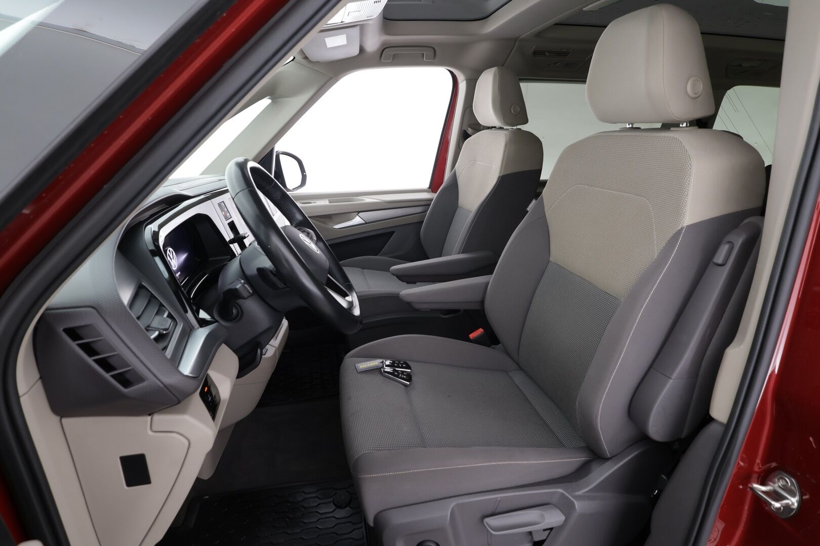 Volkswagen Multivan 2022 pitkä Life Business eHybrid 160kW DSG (PHEV) 7-P * ACC / Webasto / Sähköovet / Panorama / Navi / Keyless * - Suomi-auto / 2xRenkaat 