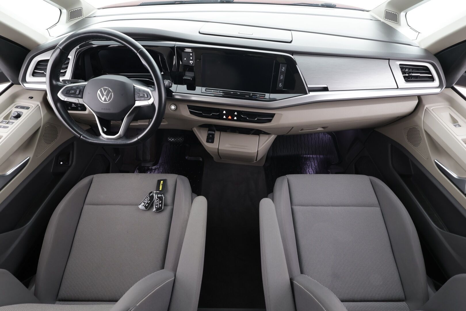 Volkswagen Multivan 2022 pitkä Life Business eHybrid 160kW DSG (PHEV) 7-P * ACC / Webasto / Sähköovet / Panorama / Navi / Keyless * - Suomi-auto / 2x Renkaat / Huippu varusteet! - HULLUT AVAJAISHULINAT KORKOTARJOUS 3,29 %