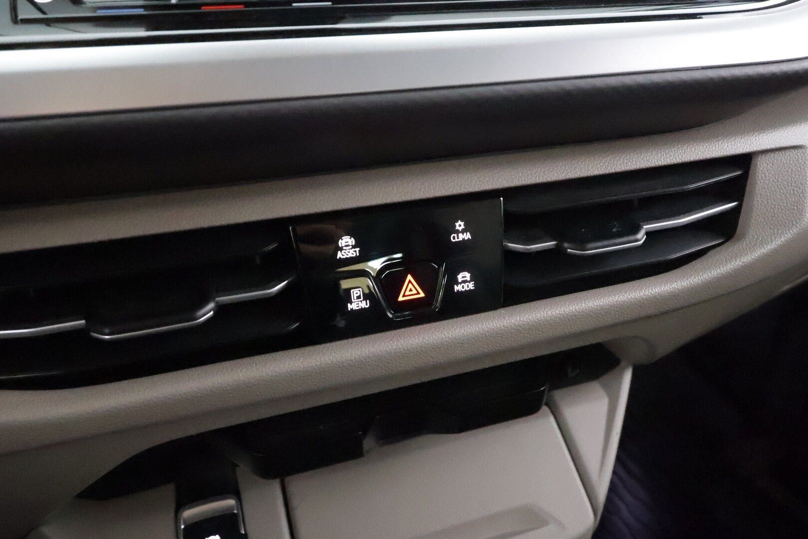 Volkswagen Multivan 2022 pitkä Life Business eHybrid 160kW DSG (PHEV) 7-P * ACC / Webasto / Sähköovet / Panorama / Navi / Keyless * - Suomi-auto / 2xRenkaat 