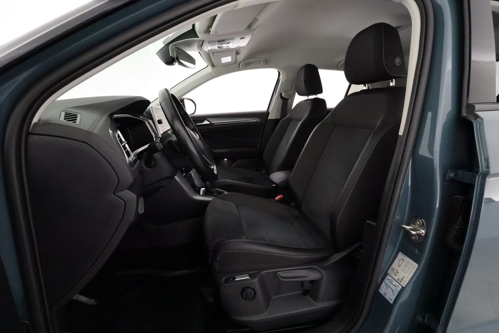 Volkswagen T-Roc 2022 Style Business 1,5 TSI EVO 110 kW DSG **Webasto / ACC / LED /  P.Kamera / Hierova Penkki / Navi / Kaistavahti** - 3,99 % KORKOTARJOUS TÄHÄN AUTOON 21.9. ASTI! - Suomi-auto / Kahdet Renkaat / Merkkihuollettu!