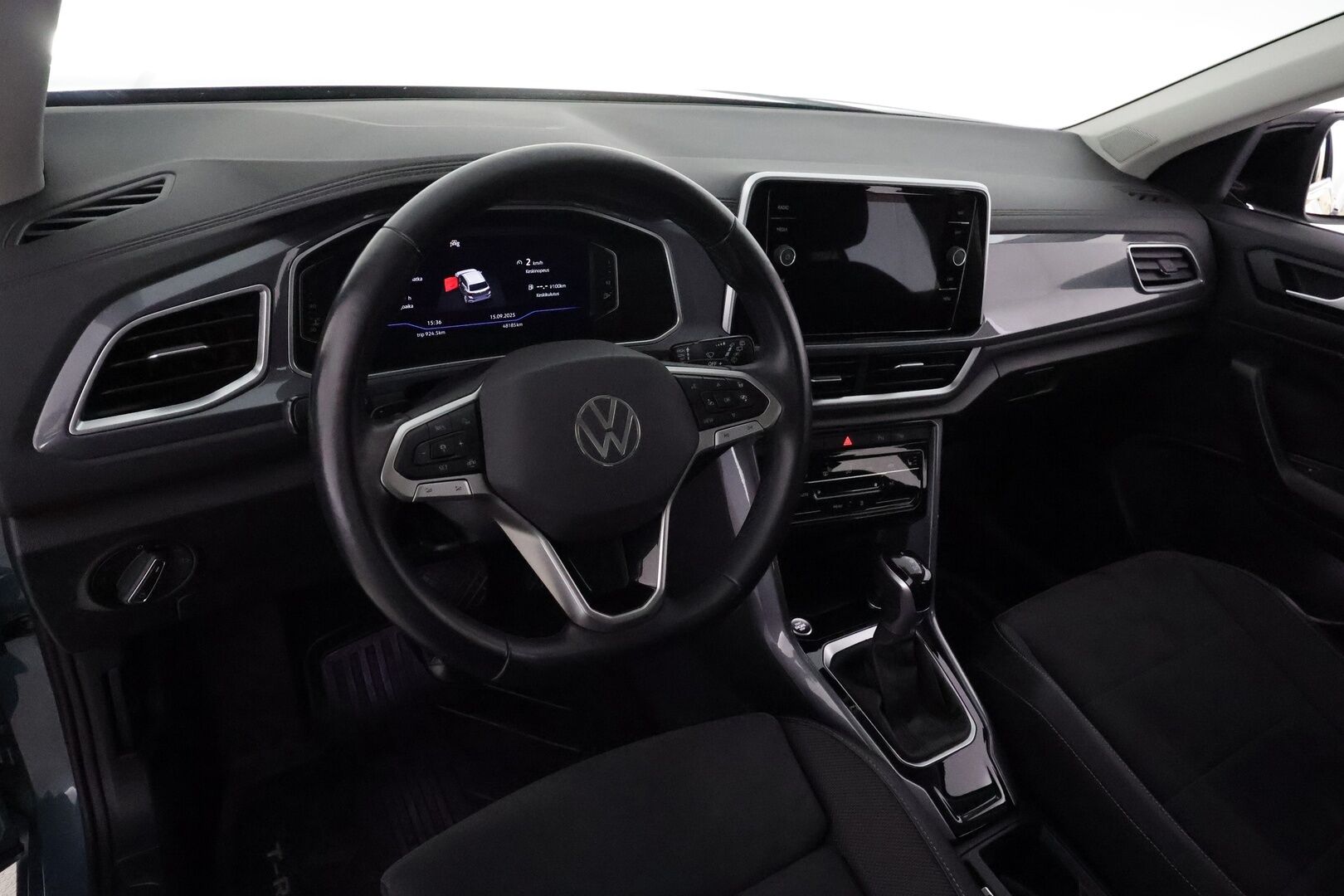 Volkswagen T-Roc 2022 Style Business 1,5 TSI EVO 110 kW DSG **Webasto / ACC / LED /  P.Kamera / Hierova Penkki / Navi / Kaistavahti** - 3,99 % KORKOTARJOUS TÄHÄN AUTOON 21.9. ASTI! - Suomi-auto / Kahdet Renkaat / Merkkihuollettu!