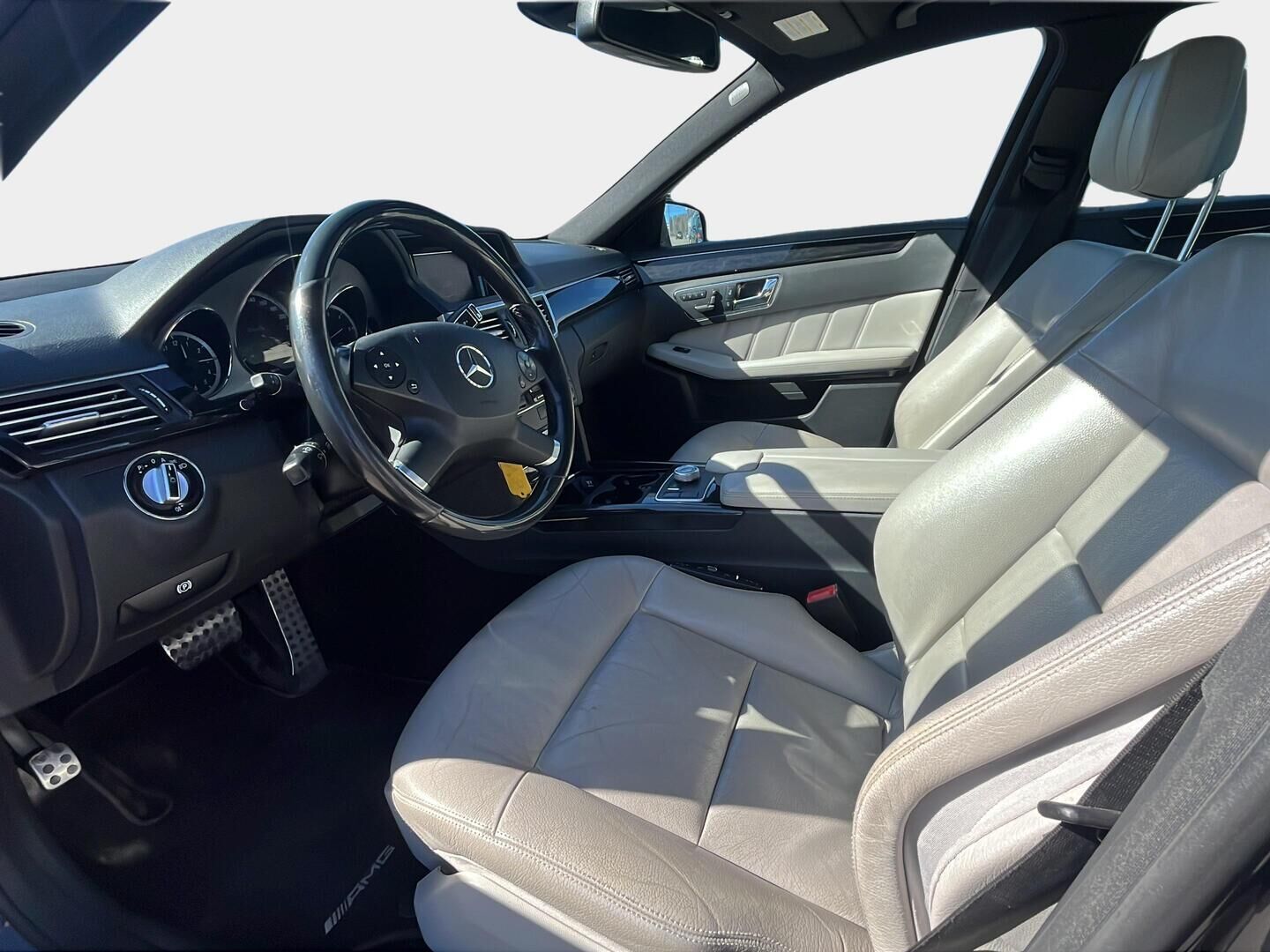 Mercedes-Benz E 2010 3.0 CDI BE AMG  */ Nahat / Lohkolämmitin / Tutka taakse / Muistipenkit - *Siistikuntoinen / Haluttu AMG varustelu* - HULLUT AVAJAISHULINAT KORKOTARJOUS 3,29 %