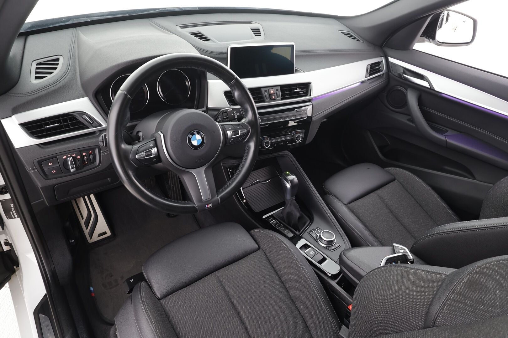BMW X1 2021 F48 xDrive25e A Business M Sport - | Vakkari | LED | Puolinahat | P.Kamera | Sporttipenkit | Merkkihuollettu | Kahdet Renkaat |
