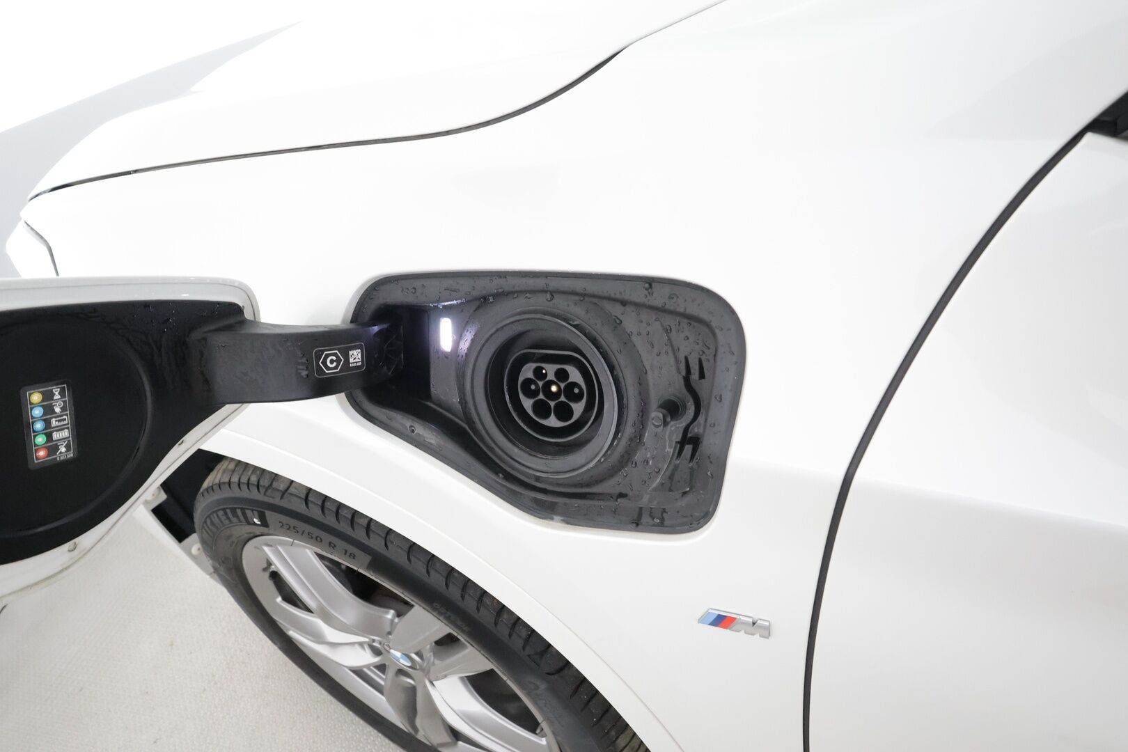 BMW X1 2021 F48 xDrive25e A Business M Sport - | Vakkari | LED | Puolinahat | P.Kamera | Sporttipenkit | Merkkihuollettu | Kahdet Renkaat |