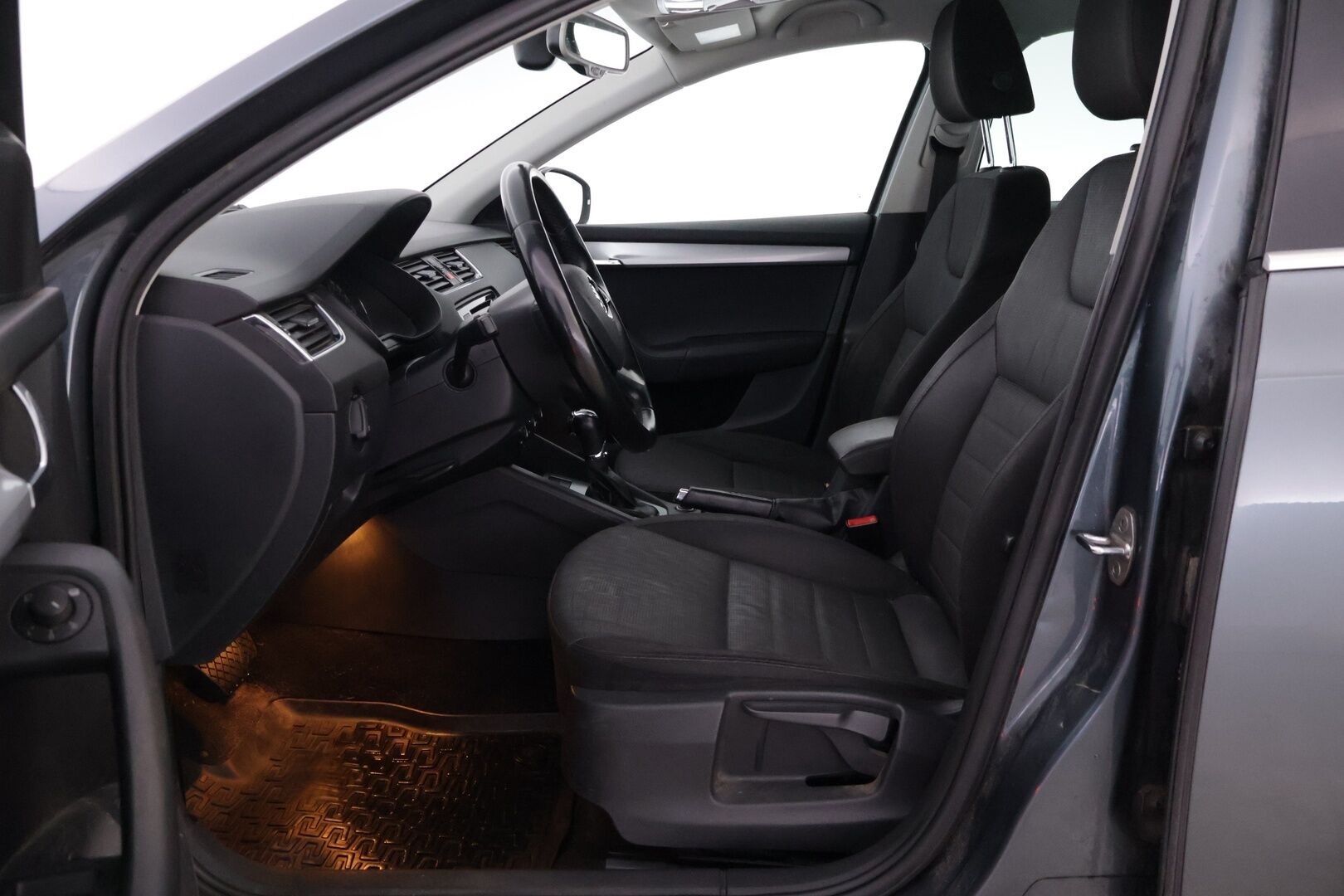 Skoda Octavia 2015 Combi 1,6 TDI 105 Elegance DSG Autom.  - YritysOutlet - Myydään vain yrityksille