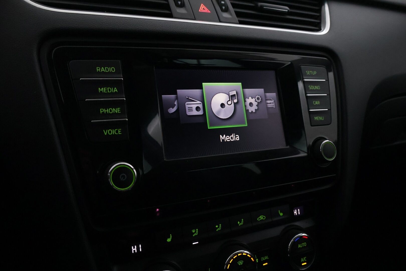 Skoda Octavia 2015 Combi 1,6 TDI 105 Elegance DSG Autom.  - YritysOutlet - Myydään vain yrityksille