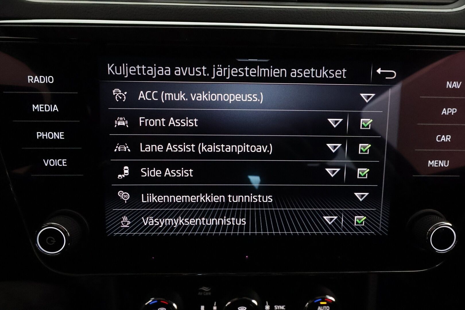 Skoda Superb 2022 1.5 TSI ACT Style DSG **Webasto / Adapt.Vakkari / Matrix-LED / P.Kamera / Muistipenkit / Canton / KeylessGO** - 1-om Suomi-auto / Kahdet Renkaat