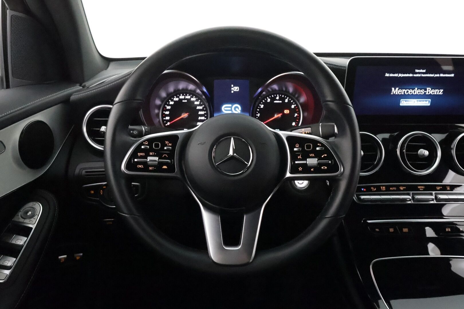 Mercedes-Benz GLC 2022 300 e 4MATIC A Business Coupé **Facelift / Distronic / Navi / Sporttipenkit / P.kamera / Koukku** - 3,99 % KORKOTARJOUS TÄHÄN AUTOON - Akku kuntotarkastettu / Suomi-auto / Kahdet renkaat