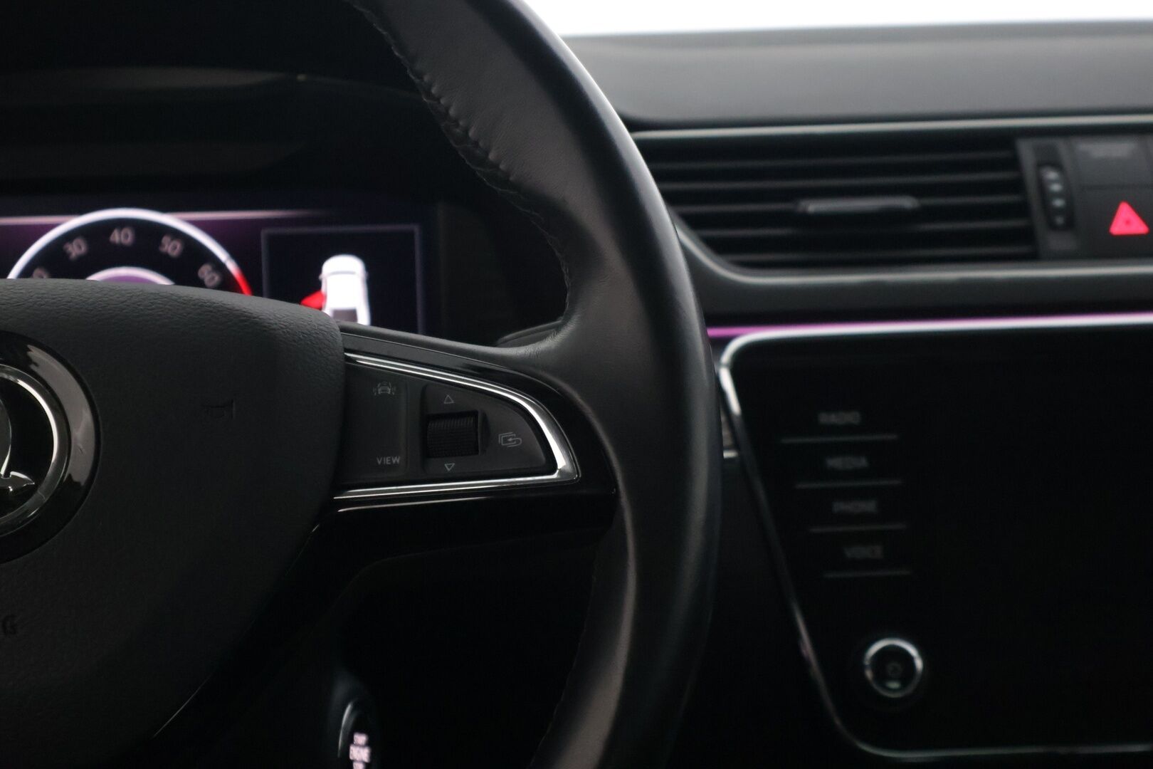 Skoda Superb 2020 1,4 TSI PHEV Style iV DSG Autom. * ACC / Webasto / P-Kamera / Smartlink / Keyless * - Suomi-auto kattavalla huoltohistorialla / Akun kunto tarkistettu SoH 90,8%