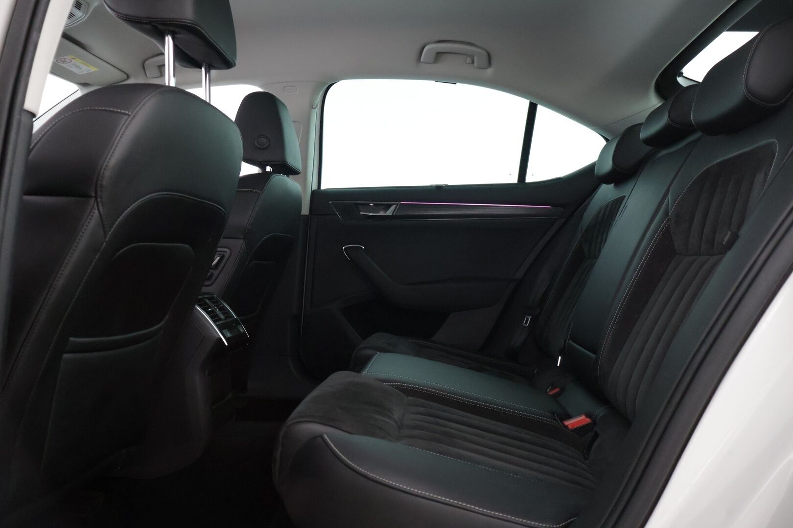 Skoda Superb 2020 1,4 TSI PHEV Style iV DSG Autom. * ACC / Webasto / P-Kamera / Smartlink / Keyless * - Suomi-auto kattavalla huoltohistorialla / Akun kunto tarkistettu SoH 90,8%