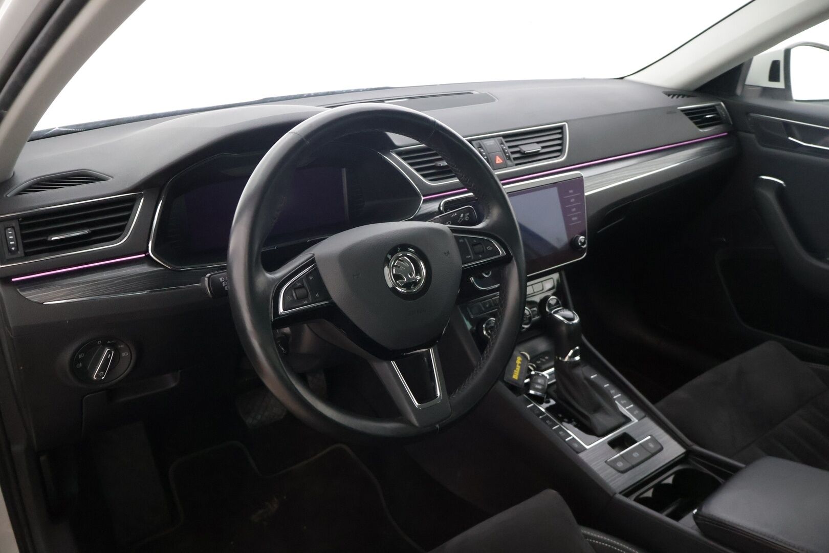 Skoda Superb 2020 1,4 TSI PHEV Style iV DSG Autom. * ACC / Webasto / P-Kamera / Smartlink / Keyless * - Suomi-auto kattavalla huoltohistorialla / Akun kunto tarkistettu SoH 90,8%