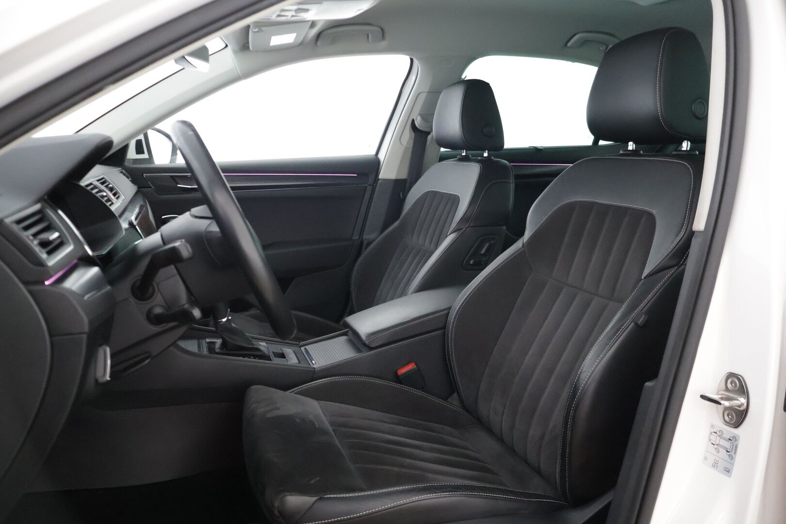 Skoda Superb 2020 1,4 TSI PHEV Style iV DSG Autom. * ACC / Webasto / P-Kamera / Smartlink / Keyless * - Suomi-auto kattavalla huoltohistorialla / Akun kunto tarkistettu SoH 90,8%