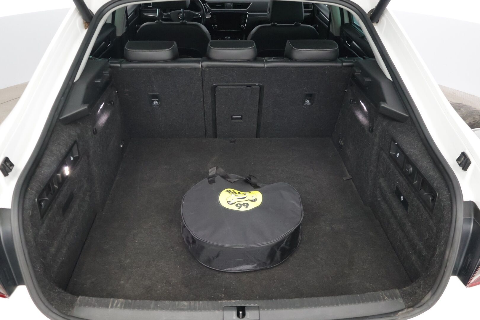 Skoda Superb 2020 1,4 TSI PHEV Style iV DSG Autom. * ACC / Webasto / P-Kamera / Smartlink / Keyless * - Suomi-auto kattavalla huoltohistorialla / Akun kunto tarkistettu SoH 90,8%