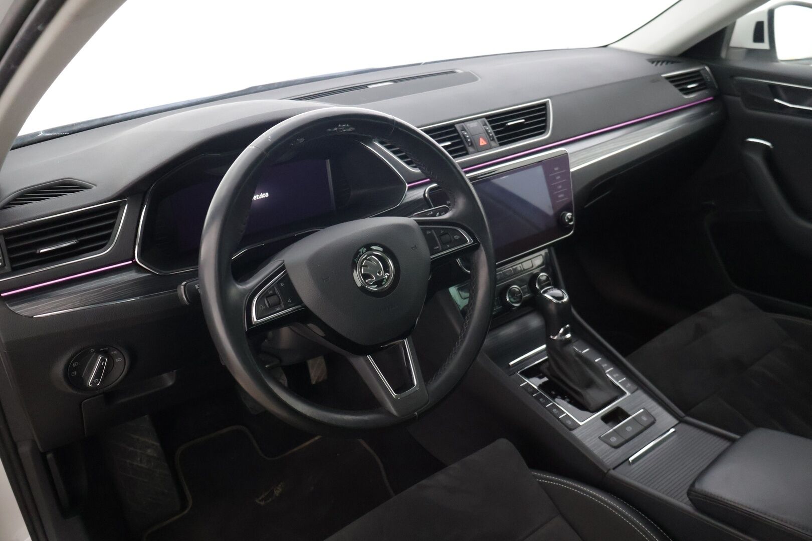 Skoda Superb 2020 1,4 TSI PHEV Style iV DSG Autom. * ACC / Webasto / P-Kamera / Smartlink / Keyless * - Suomi-auto kattavalla huoltohistorialla / Akun kunto tarkistettu SoH 90,8%