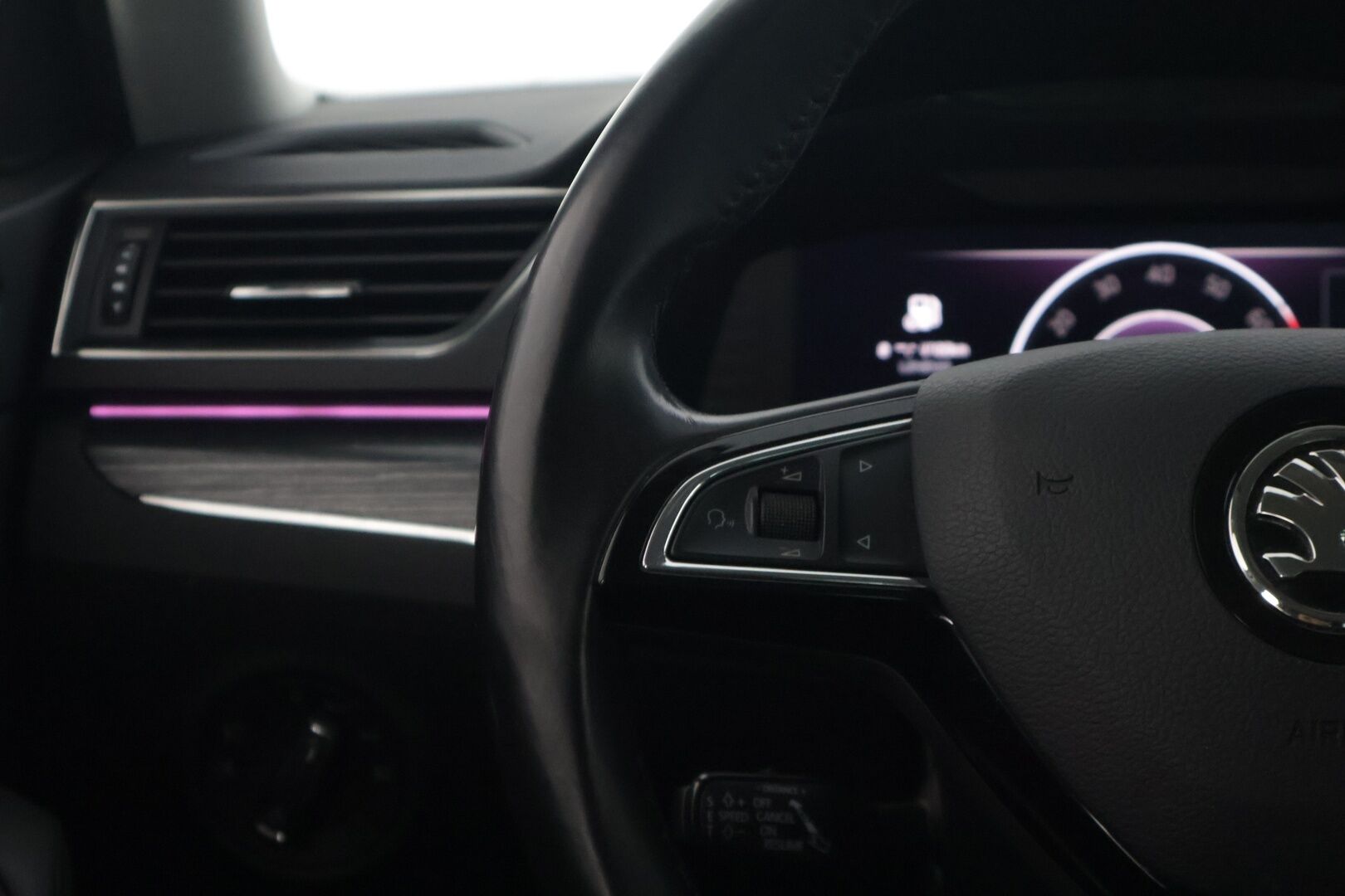 Skoda Superb 2020 1,4 TSI PHEV Style iV DSG Autom. * ACC / Webasto / P-Kamera / Smartlink / Keyless * - Suomi-auto kattavalla huoltohistorialla / Akun kunto tarkistettu SoH 90,8%