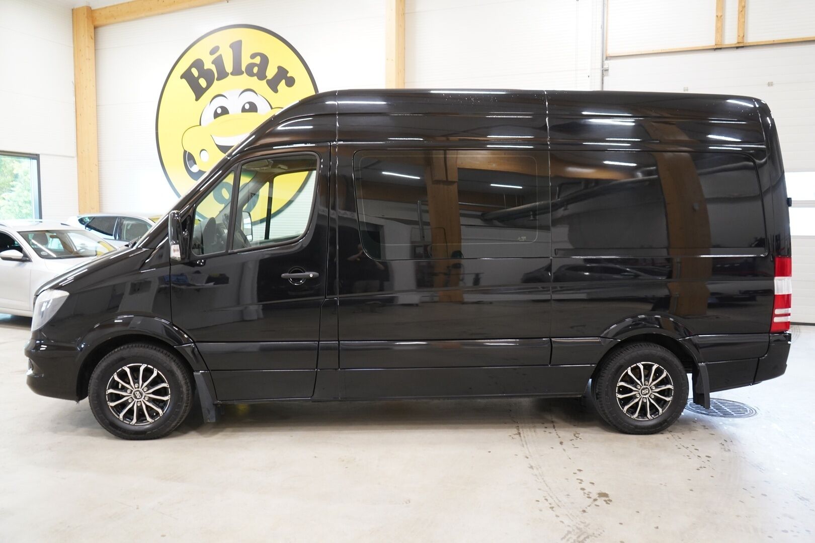 Mercedes-Benz SPRINTER 2016 316CDI -3,55/37K keskipitkä A2 BE - Vakkari | EBER | Jatko-ohjaamo 2+3 | Kamera | Osanahat | Hifit + Subi | Säntilliset huollot