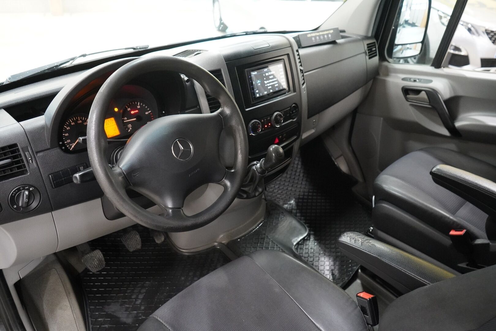 Mercedes-Benz SPRINTER 2016 316CDI -3,55/37K keskipitkä A2 BE - Vakkari | EBER | Jatko-ohjaamo 2+3 | Kamera | Osanahat | Hifit + Subi | Säntilliset huollot