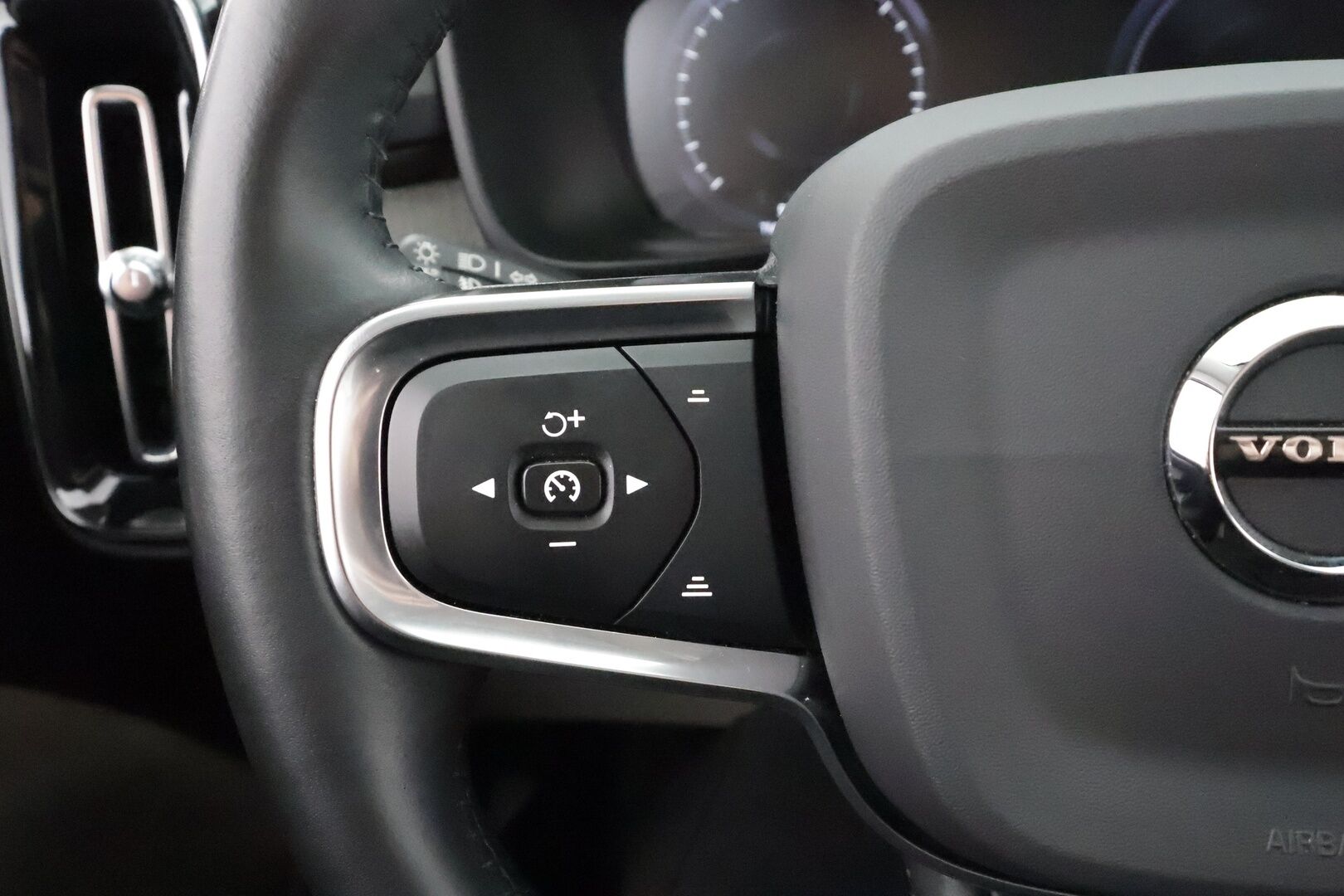 Volvo XC40 2020 T5 Twin Engine Inscription Business aut * Pilot assist / Muistipenkki / Koukku / PA-Lisälämmitin / Sporttinahat / LED * - Merkkihuollettu / Kahdet Renkaat / 2x Lataus