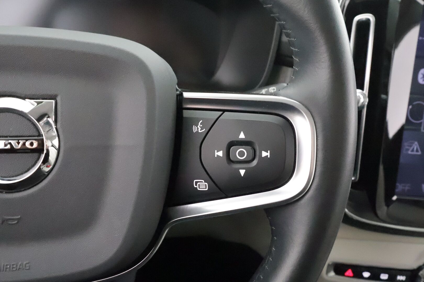 Volvo XC40 2020 T5 Twin Engine Inscription Business aut * Pilot assist / Muistipenkki / Koukku / PA-Lisälämmitin / Sporttinahat / LED * - Merkkihuollettu / Kahdet Renkaat / 2x Lataus