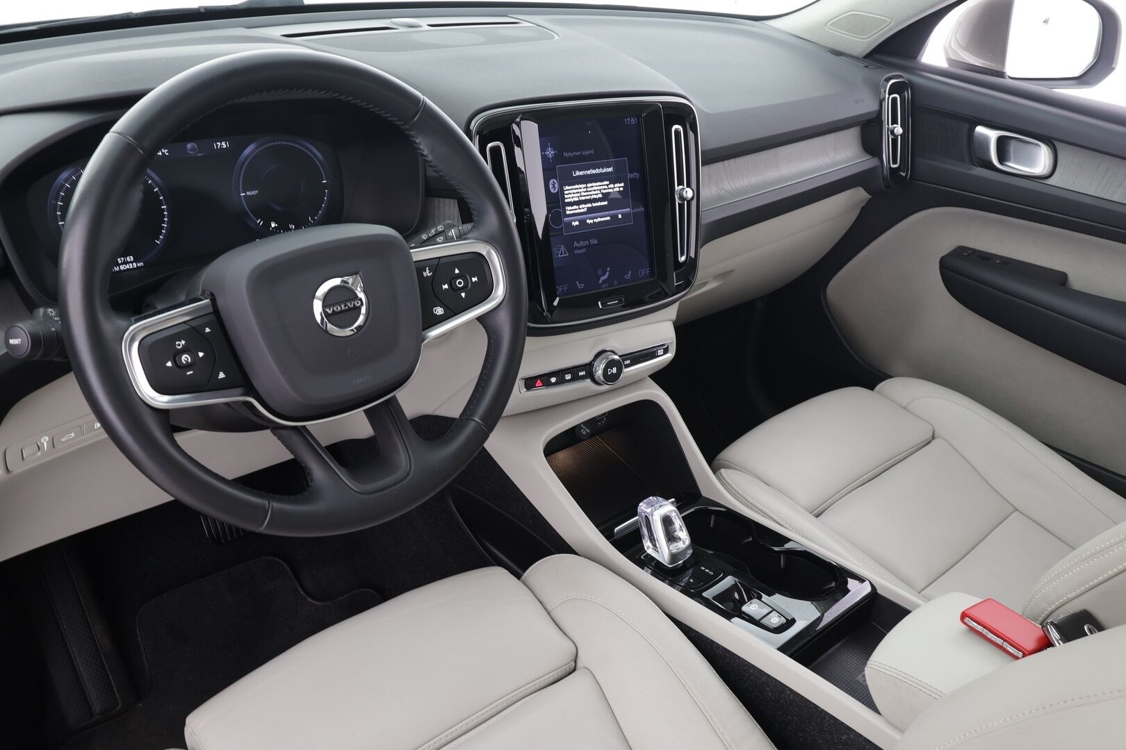 Volvo XC40 2020 T5 Twin Engine Inscription Business aut * Pilot assist / Muistipenkki / Koukku / PA-Lisälämmitin / Sporttinahat / LED * - Merkkihuollettu / Kahdet Renkaat / 2x Lataus