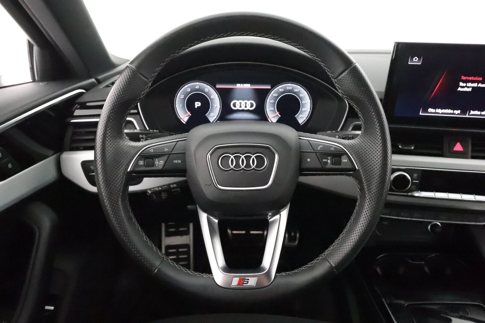 Audi A4 2022 Avant Business Advanced 40 TFSI 150 kW MHEV quattro S tronic ** Pa-lisälämmitin / Koukku / Facelift / P.kamera - 1 omisteinen / Sporttiset puolinahat / Apple&Android 