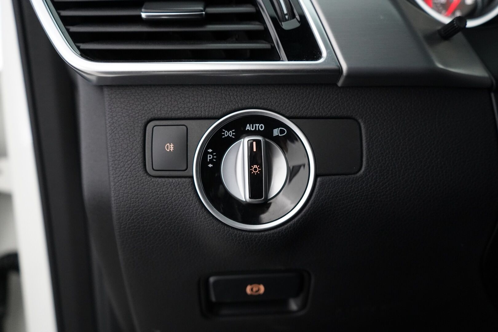 MERCEDES-BENZ GLE 2016 500e 4Matic AMG Huutokaupat.com - ACC / Panorama / Sport-penkit muistilla / Harman&Kardon / Koukku / Nahkasisusta / Navi / Kahdet renkaat / AMG