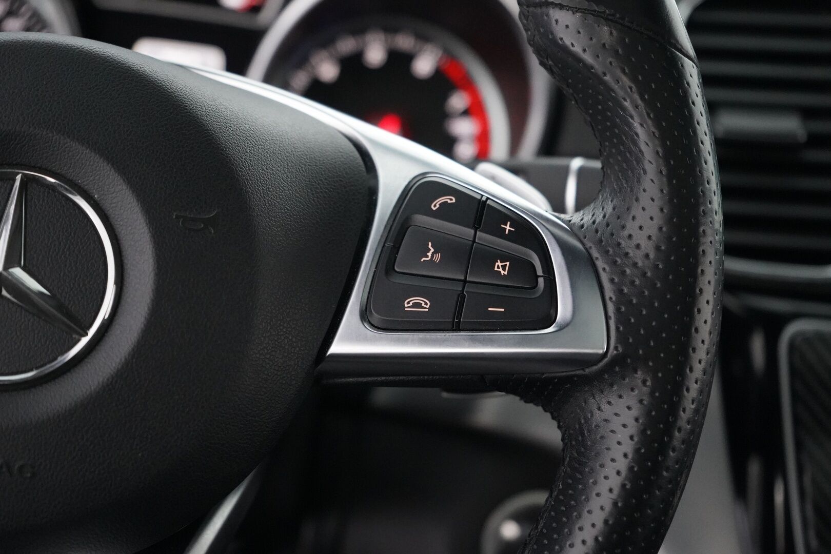 MERCEDES-BENZ GLE 2016 500e 4Matic AMG Huutokaupat.com - ACC / Panorama / Sport-penkit muistilla / Harman&Kardon / Koukku / Nahkasisusta / Navi / Kahdet renkaat / AMG