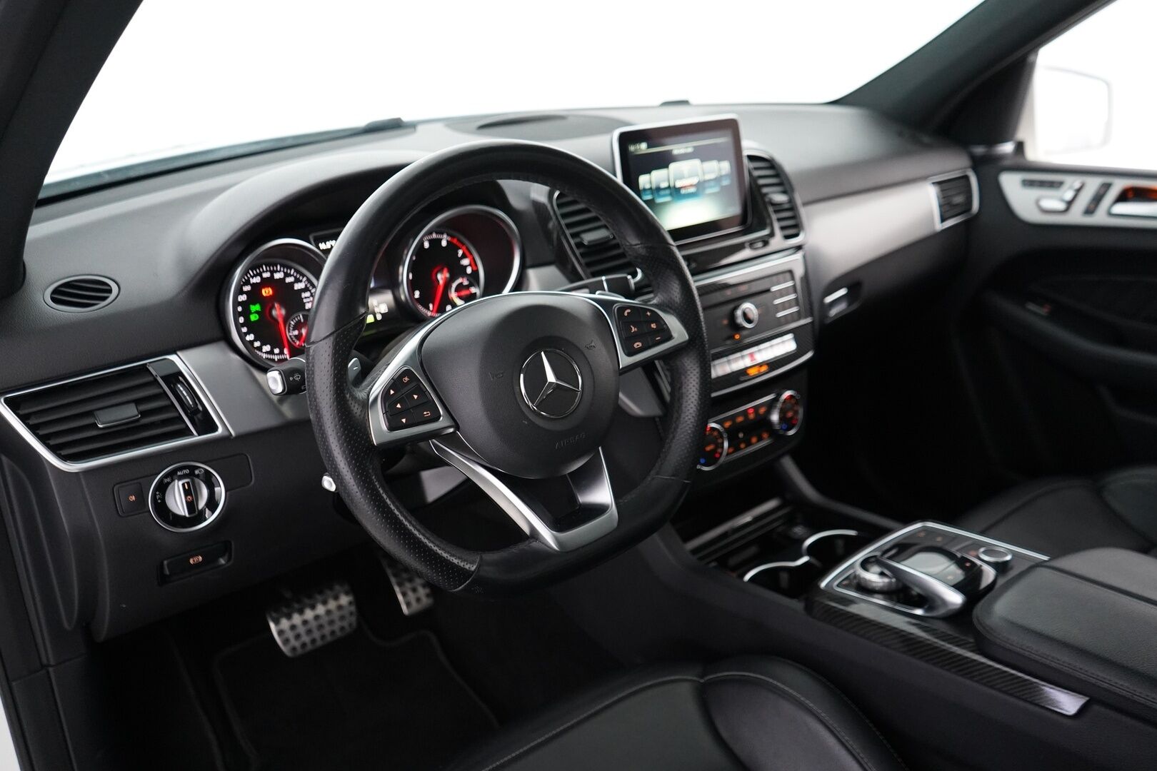 MERCEDES-BENZ GLE 2016 500e 4Matic AMG Huutokaupat.com - ACC / Panorama / Sport-penkit muistilla / Harman&Kardon / Koukku / Nahkasisusta / Navi / Kahdet renkaat / AMG