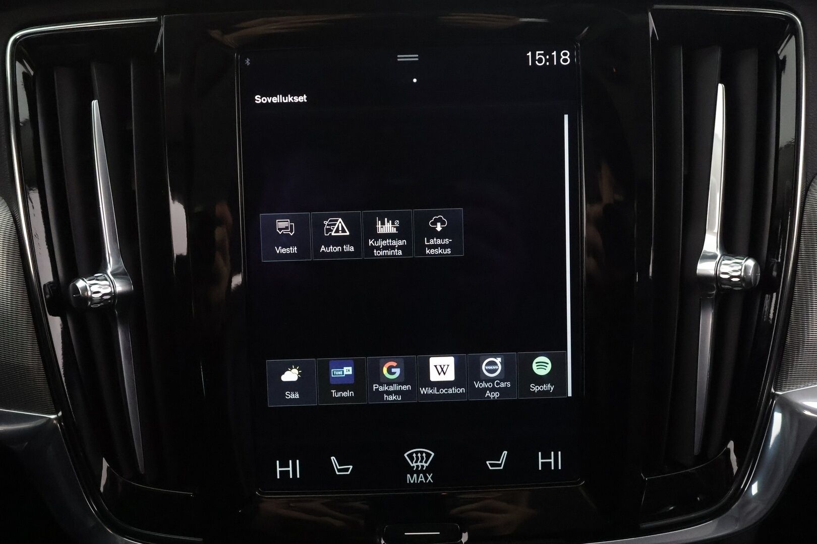 Volvo V90 Cross Country 2017 D4 AWD Pro aut * ACC / HUD / 360° / Muistipenkki / Full LED / Webasto / Koukku / Keyless / Navi / Nahat * - Kahdet renkaat aluvanteilla 