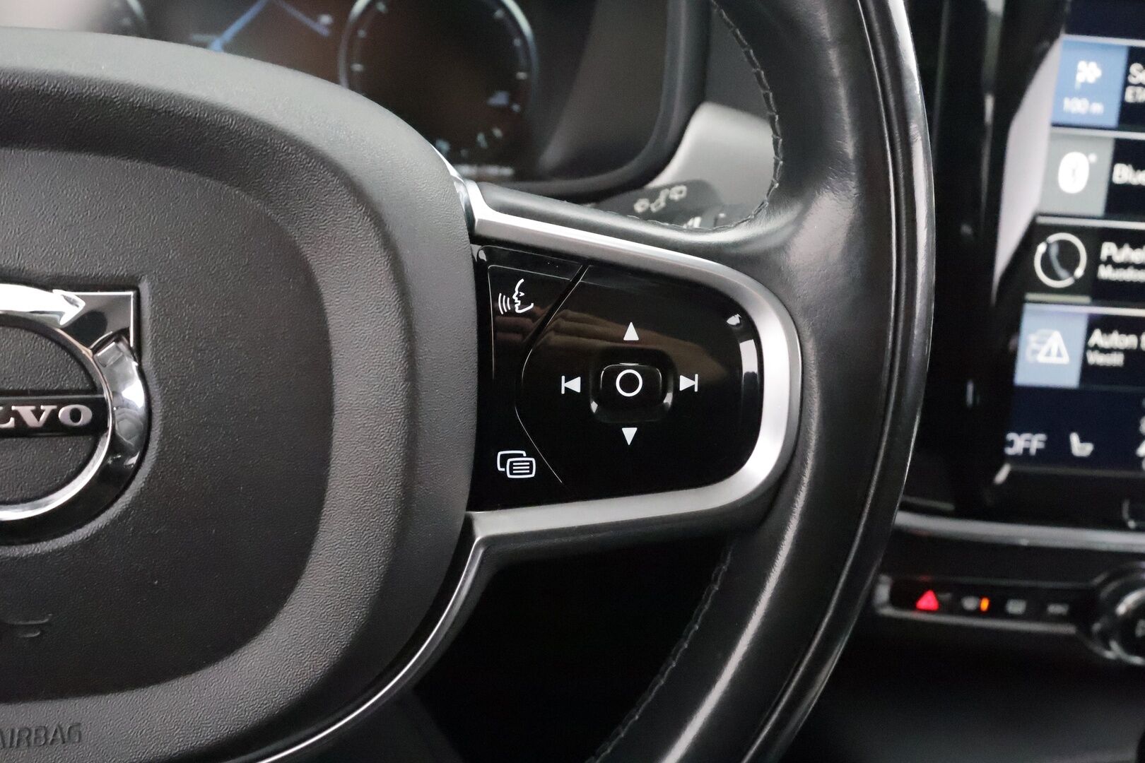 Volvo V90 Cross Country 2018 D4 AWD Pro aut * ACC / HUD / 360° / Muistipenkki / Full LED / Webasto / Koukku / Keyless / Navi / Nahat * - Kahdet renkaat aluvanteilla - HULLUT AVAJAISHULINAT KORKOTARJOUS 3,29 %